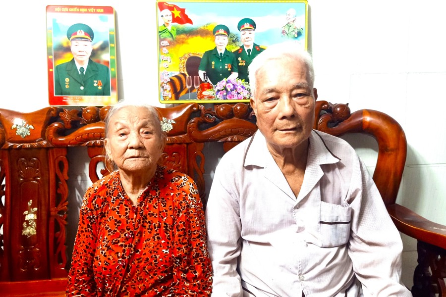 Hai vợ chồng là bộ đội và dân công hỏa tuyến trực tiếp tham gia Chiến dịch Điện Biên Phủ hiện đang sông tại Bạc Liêu (Hoàng Nam) 