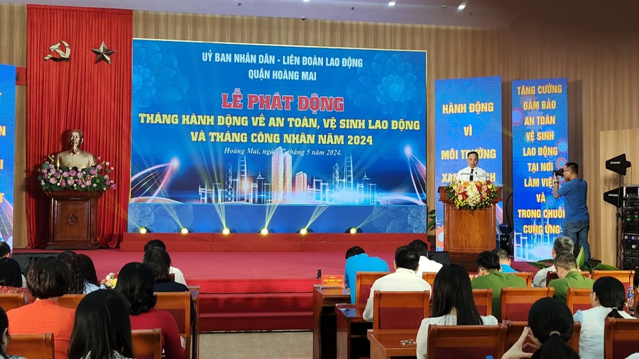 Lễ phát động Tháng hành động về an toàn, vệ sinh lao động và Tháng Công nhân năm 2024 tại Hoàng Mai. Ảnh AT