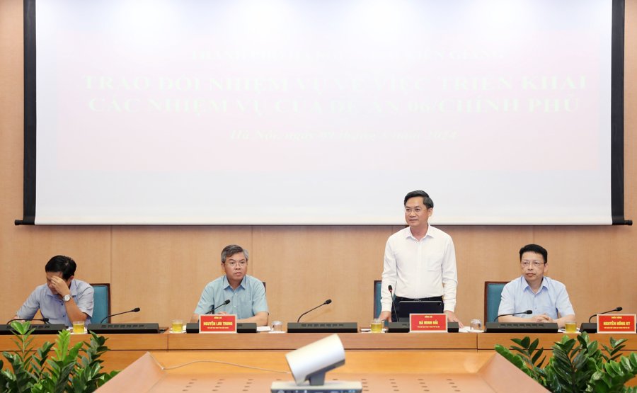 Phó Chủ tịch UBND TP Hà Minh Hải phát biểu tại hội nghị. 