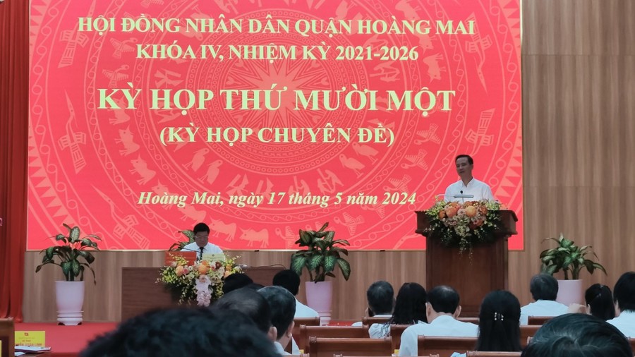 Bí thư Quận ủy Nguyễn Xuân Linh phát biểu khai mạc. Ảnh TA