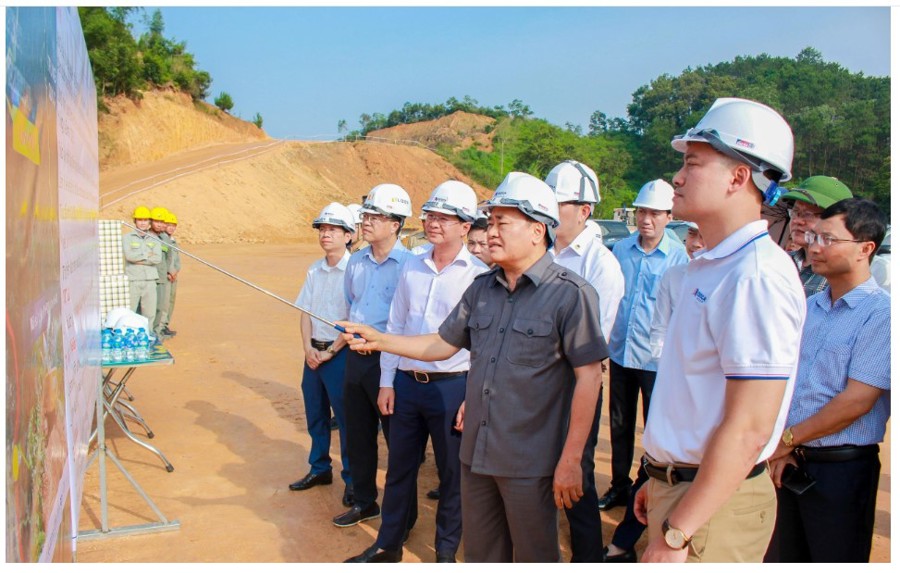 Chủ tịch UBND tỉnh Lạng Sơn kiểm tra thực tế thi công tại dự án cao tốc Hữu Nghị - Chi Lăng.