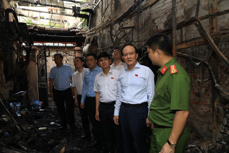 Chủ tịch HĐND TP Hà Nội Nguyễn Ngọc Tuấn trực tiếp đến hiện trường vụ cháy