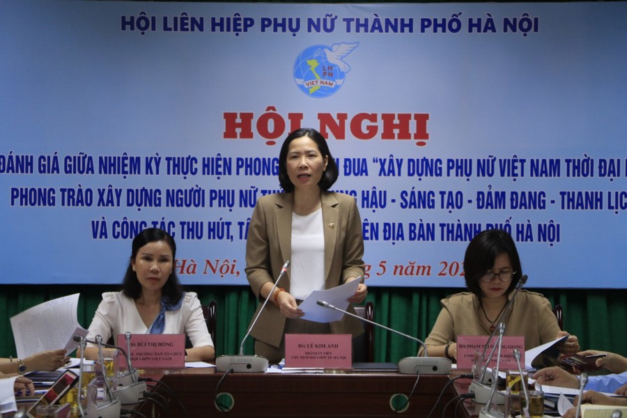 Chủ tịch Hội LHPN TP Hà Nội Lê Kim Anh phát biểu tại hội nghị