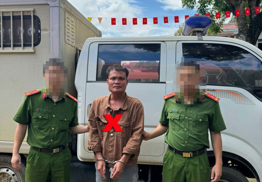 Nguyễn Tăng Minh bị bắt giữ và dẫn giải về Công an huyện Thạch Thành. Ảnh: CATH