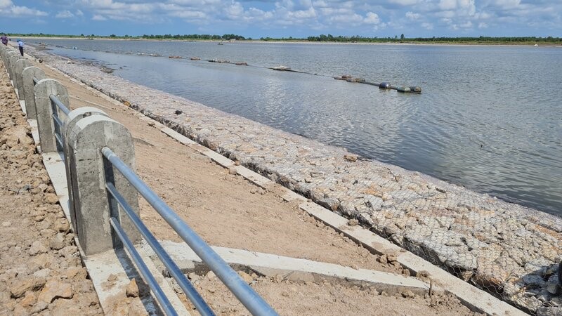 Hồ nước ngọt tại xã Khánh An huyện U Minh tỉnh Cà Mau bắt đầu vận hành quy trình tích nước Hoàng Nam).