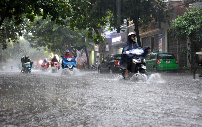 Hà Nội và cả nước hứng chịu mưa lớn đến khi nào?