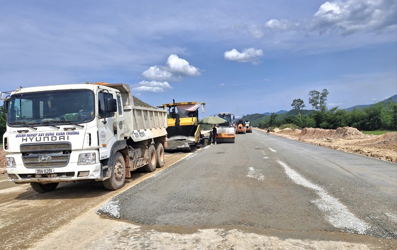 Dự án đường bộ cao tốc Bắc- Nam qua địa bàn tỉnh Hà Tĩnh tiếp tục  đẩy nhanh tiến độ thi công