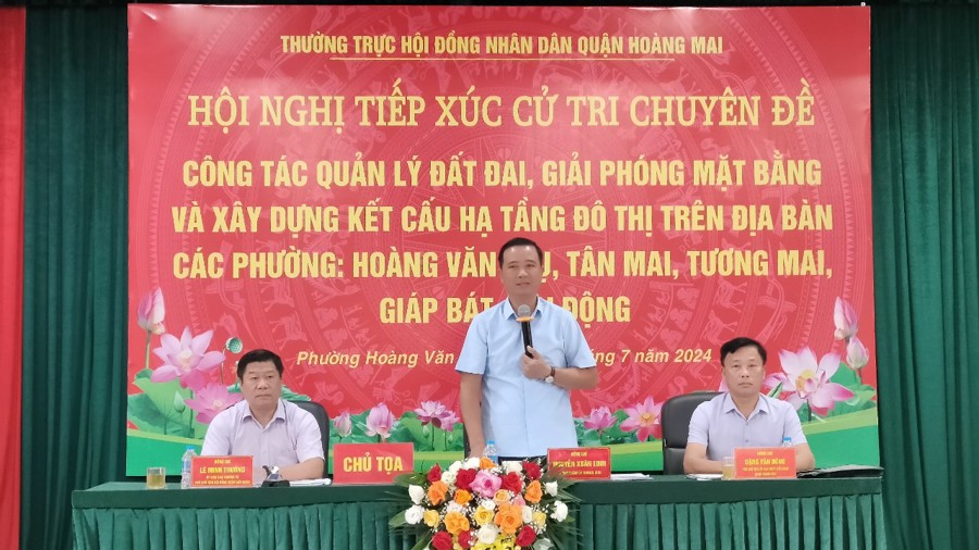  Bí thư Quận ủy Nguyễn Xuân Linh phát biểu tại hội nghị.