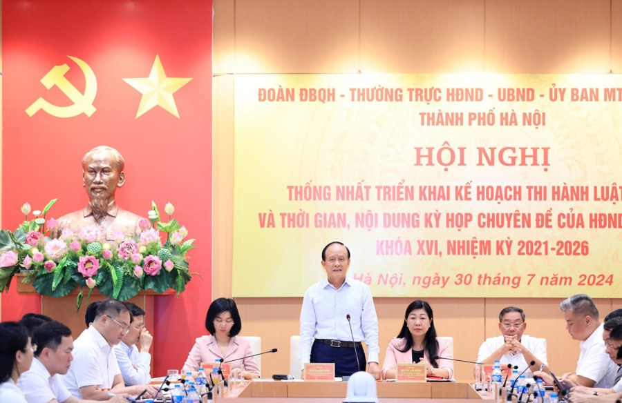 Chủ tịch HĐND TP Hà Nội Nguyễn Ngọc Tuấn phát biểu tại hội nghị