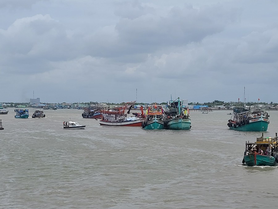 Tàu cá ở huyện Trần Văn Thời, địa phương có hơn 1.400 tàu cá mang lại nguồn thu lớn từ thủy sản cho tỉnh Cà Mau. Ảnh: Hoàng Nam