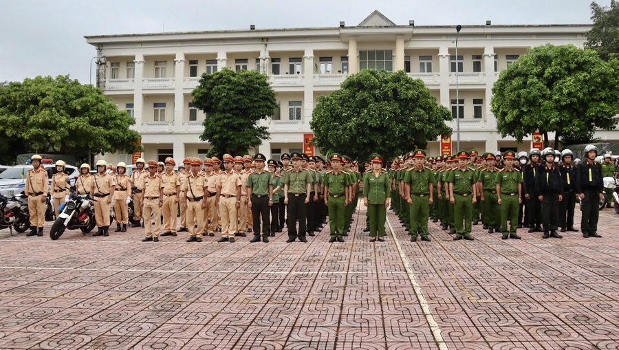 Công an tỉnh Đắk Lắk tổ chức lễ ra quân bảo đảm trật tự ATGT trong dịp lễ Quốc khánh 2/9 và tháng cao điểm ATGT cho học sinh đến trường.