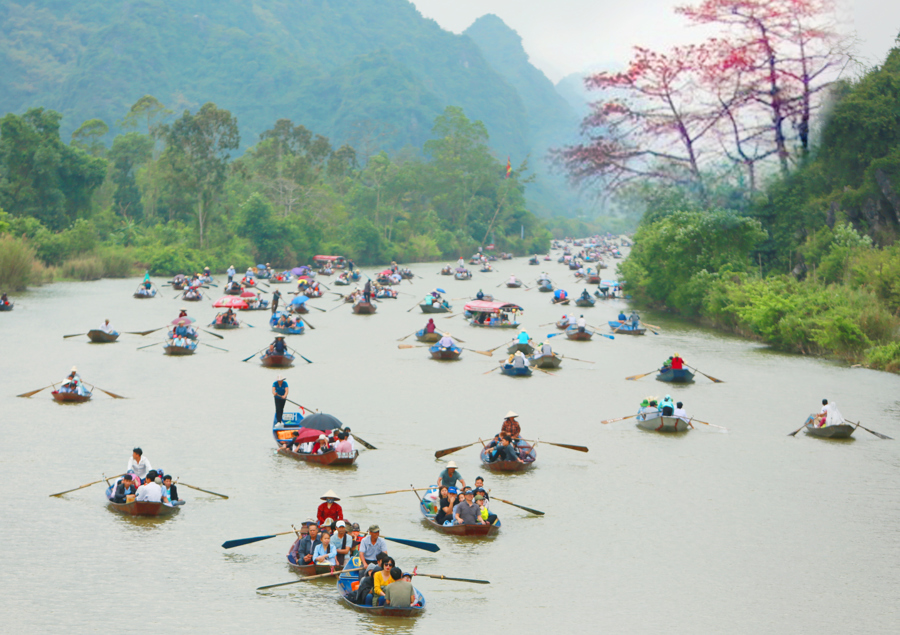 Danh thắng Hương Sơn, huyện Mỹ Đức. Ảnh: Phạm Hùng. 