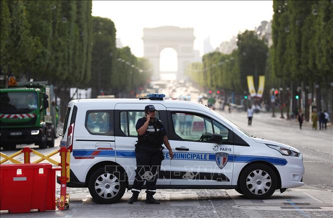 Cảnh sát được triển khai tại Paris. Ảnh: TTXVN