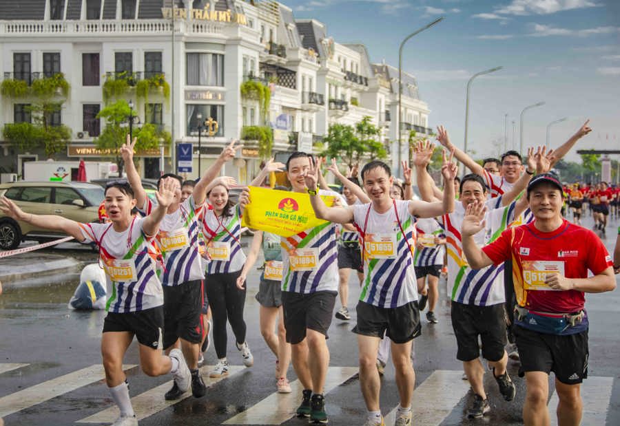 Có hơn 6.000 vận động viên tham gia giải Giải Marathon – Cà Mau 2024 Cup PẻtroVietNam (Hoàng Nam)