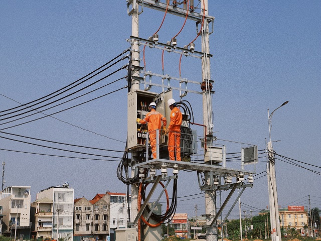 Cải tạo, nâng cấp điện áp từ 10kV lên 22kV đã hoàn thành xoá cấp điện áp 10kV sau TBA TG Yên Dương, góp phần củng cố và hoàn thiện lưới điện tại tỉnh Vĩnh Phúc. Ảnh Điện lực Vĩnh Phúc. 