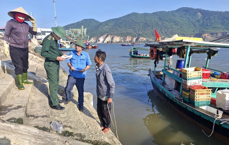 Các cơ quan, lực lượng chức năng ở tỉnh Hà Tĩnh tăng cường kiểm soát, ngăn chặn tàu cá "3 không", đưa hoạt động khai thác thủy sản theo đúng quy định của pháp luật