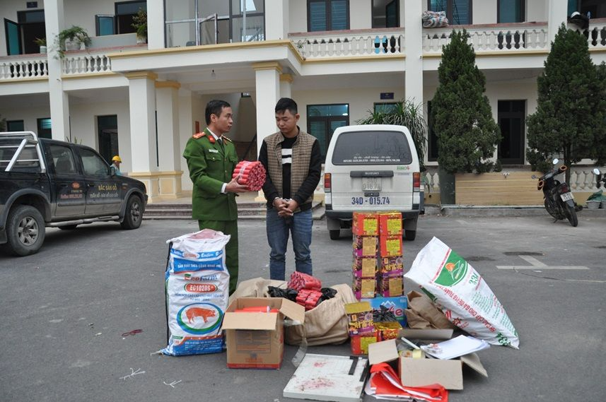 Đối tượng Bùi Văn Toàn tại cơ quan Công an. Ảnh: CACC.