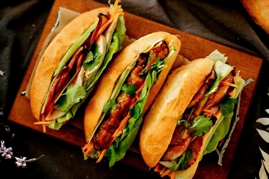 Bánh mì thịt nằm trong hạng mục 100 Best Cuisines in the World (100 nền ẩm thực ngon nhất thế giới 2023). Ảnh minh họa