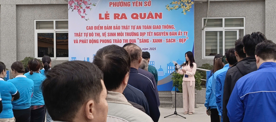 Lễ ra quân tổng vệ sinh tại phường Yên Sở. Ảnh Thảo Chí.