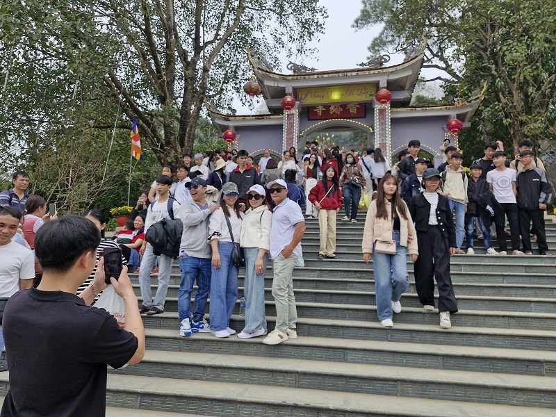 Chùa Hương Tích ở xã Thiên Lộc, huyện Can Lộc được mệnh danh là “Hoan Châu đệ nhất danh lam”