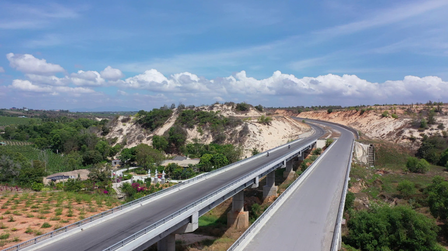 Dự án đầu tư xây dựng công trình đường Hàm Kiệm đi Tiến Thành (đoạn từ quốc lộ 1 đến đường ĐT.719B) thuộc địa bàn TP Phan Thiết và huyện Hàm Thuận Nam, tỉnh Bình Thuận. 