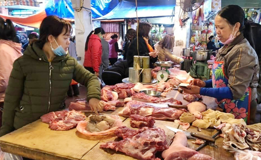 Giá thịt lợn trên thị trường đang dao động quanh môc 80.000 - 120.000 đồng/kg