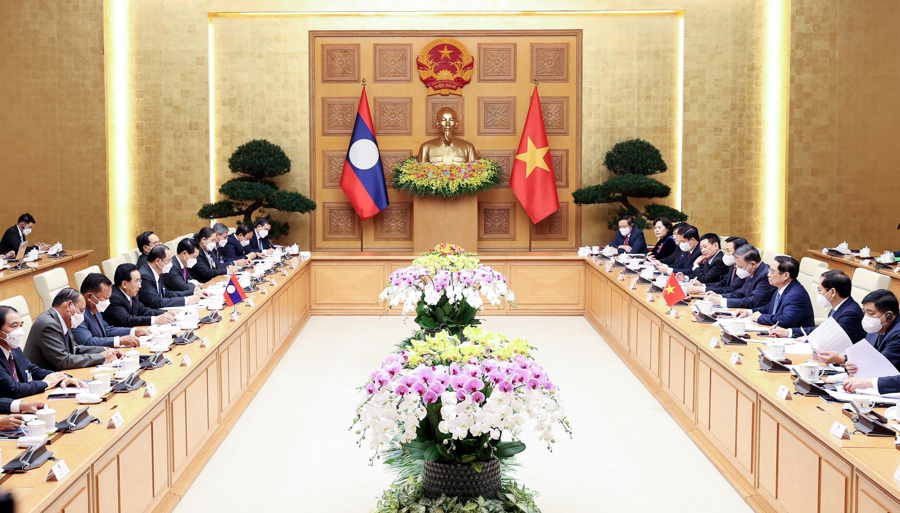 Quang cảnh buổi hội đàm giữa Thủ tướng Phạm Minh Chính và Thủ tướng Lào Phankham Viphavanh. Ảnh: VGP/Nhật Bắc