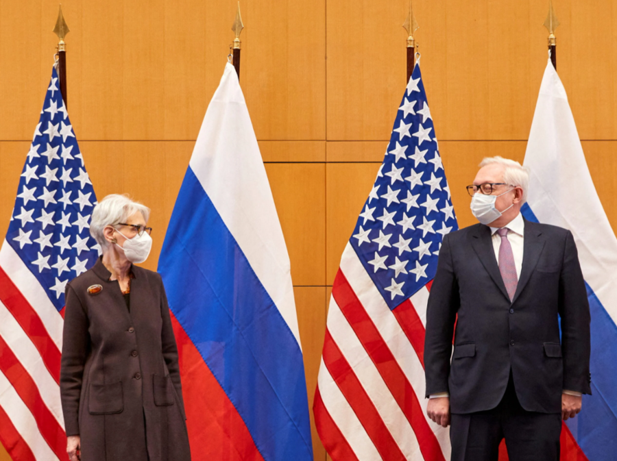 Thứ trưởng Ngoại giao Nga - Mỹ gặp mặt tại vòng đàm phán đầu tiên về vấn đề Ukraine ở Geneva, Thụy Sĩ, ngày 10/1. Ảnh: Reuters