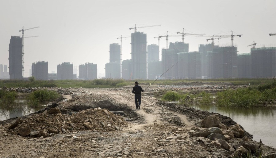 Các tòa nhà đang được xây dựng tại tân khu Vịnh Hàng Châu ở Ninh Ba, Trung Quốc. Ảnh: Reuters
