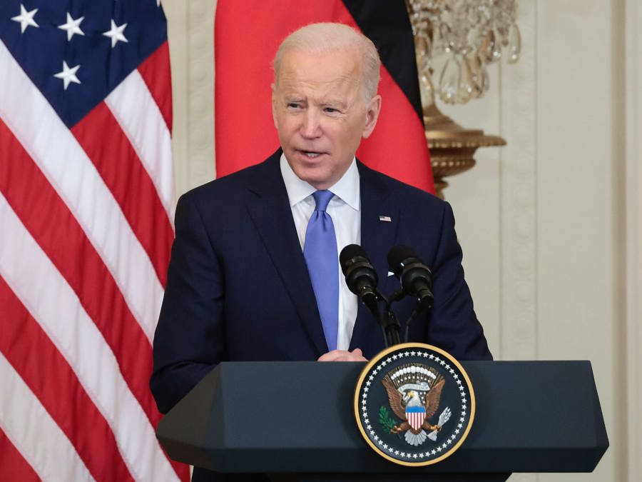 Tổng thống Joe Biden phát biểu trong cuộc họp báo chung với Thủ tướng Đức Olaf Scholz tại Nhà Trắng, ngày 7/2. Ảnh: AP