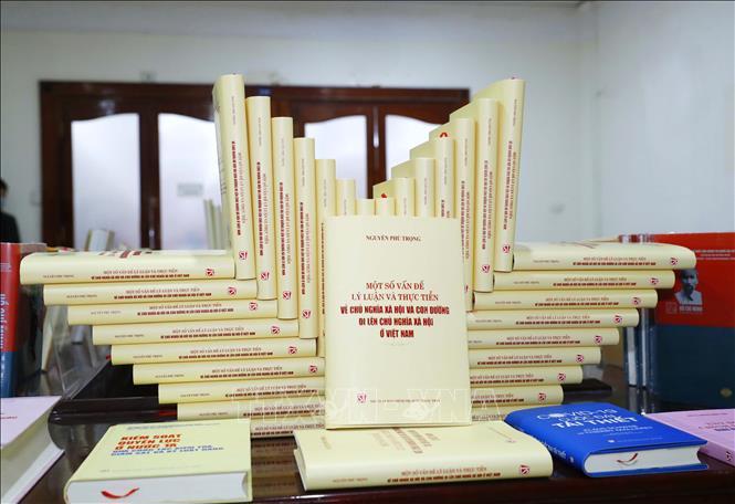  Cuốn sách “Một số vấn đề lý luận và thực tiễn về chủ nghĩa xã hội (CNXH) và con đường đi lên CNXH ở Việt Nam” của Tổng Bí thư Nguyễn Phú Trọng