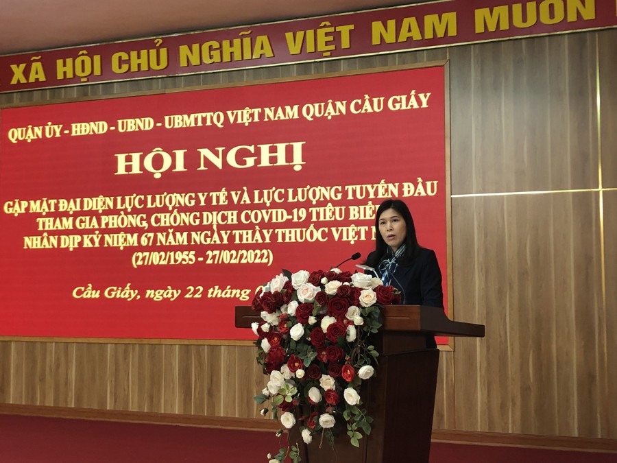 Bí thư Quận ủy quận Cầu Giấy Trần Thị Phương Hoa phát biểu tại Hội nghị.