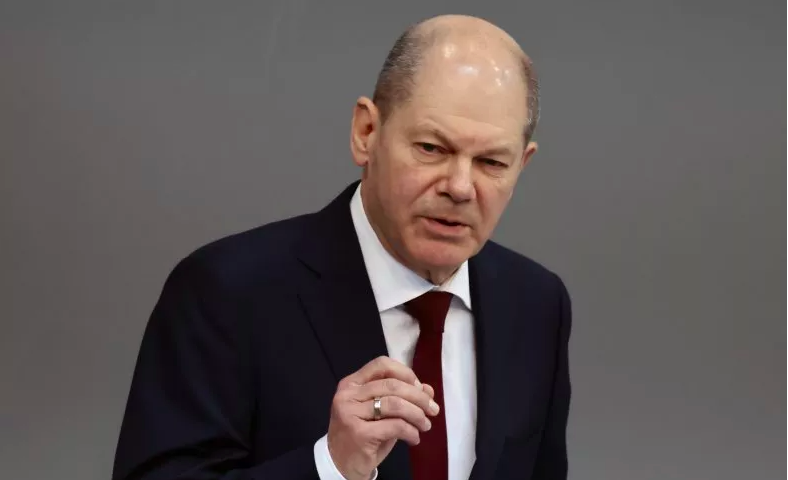 Thủ tướng Đức Olaf Scholz phát biểu trước Quốc hội ngày 27/2 tại Berlin. Ảnh: Getty Images