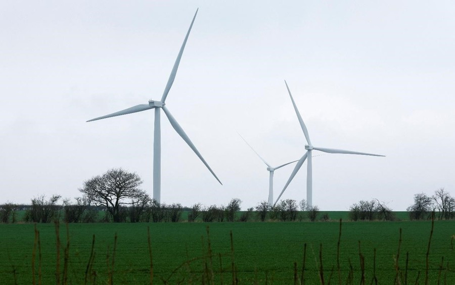 Tua bin gió ở Finedon, Anh. Ảnh: Reuters