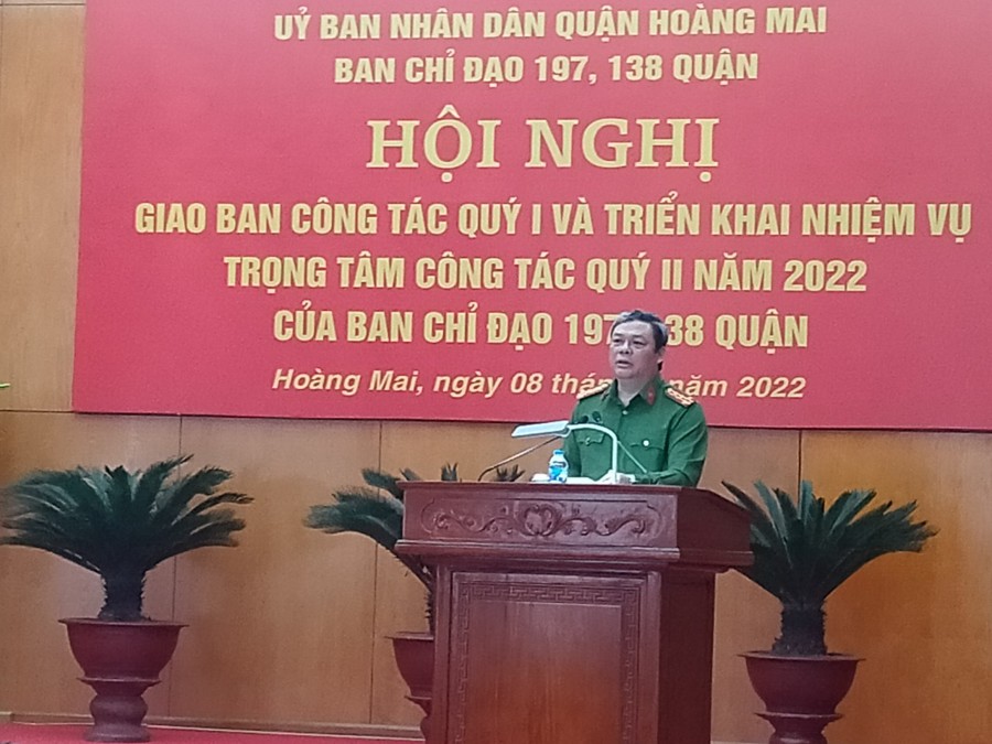 Trưởng CA quận đại tá Nguyễn Đình Chiến phát biểu tại hội nghị. Ảnh AT