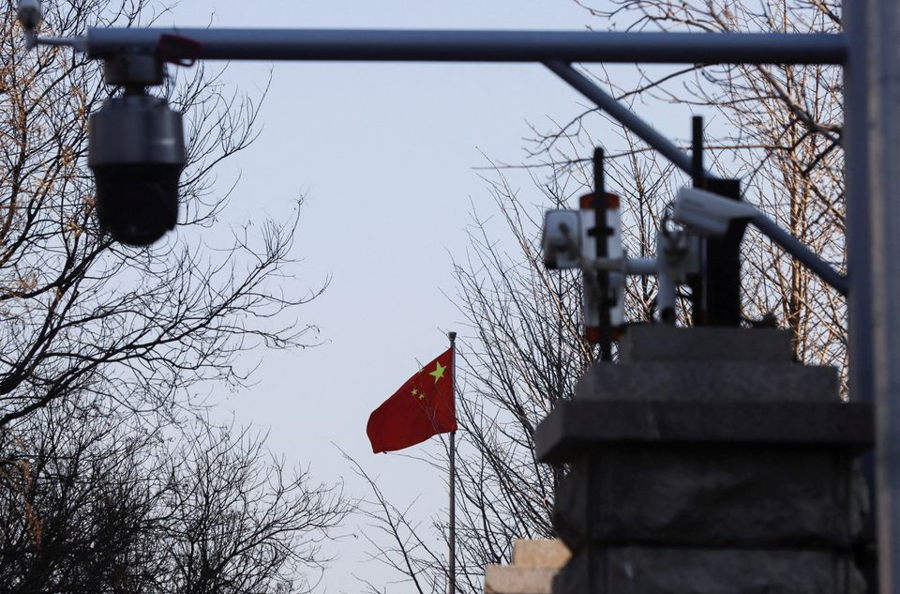 Camera giám sát bên ngoài Tòa án Nhân dân Trung cấp số 2 Bắc Kinh. Ảnh: REUTERS