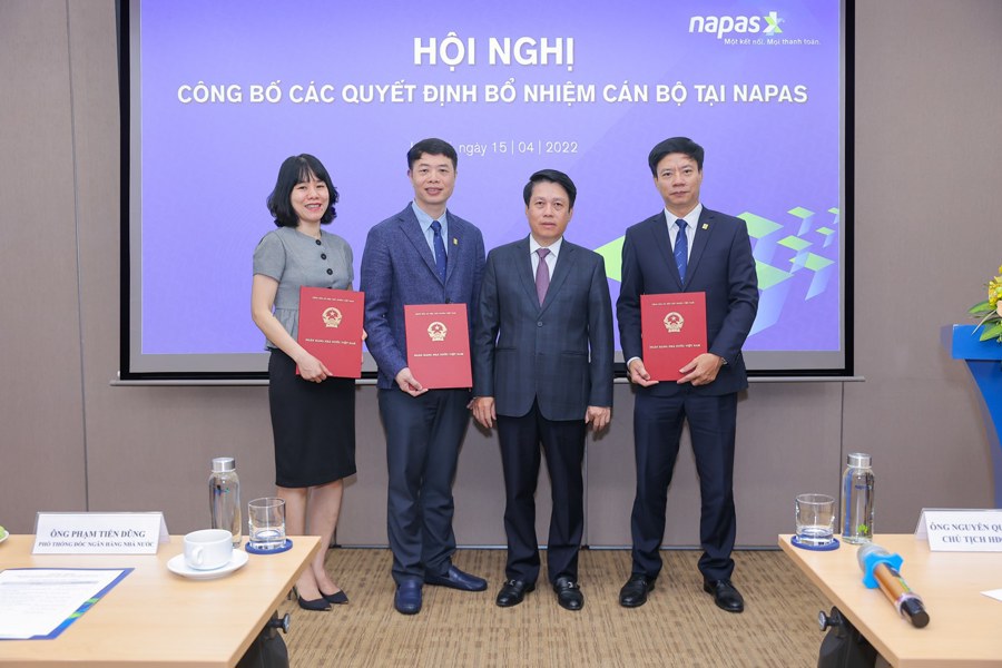 Phó Thống đốc Phạm Tiến Dũng trao quyết định đại diện phần vốn nhà nước tại Napas