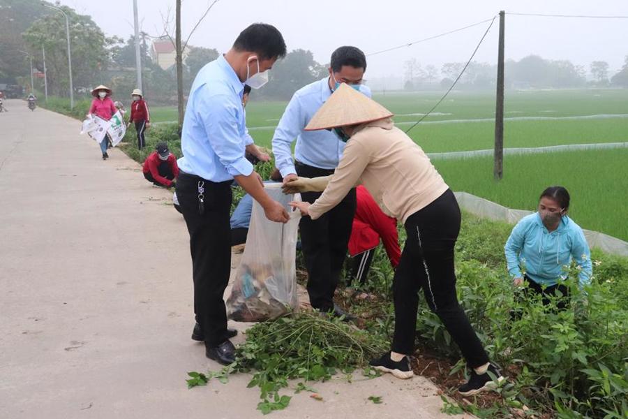 Đông đảo các tầng lớp Nhân dân trên địa bàn huyện Chương Mỹ đã tham gia "Ngày Chủ nhật xanh" làm sạch môi trường