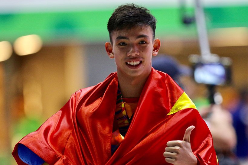 Nguyễn Huy Hoàng được chọn làm người cầm cờ SEA Games 31. Ảnh TTXVN