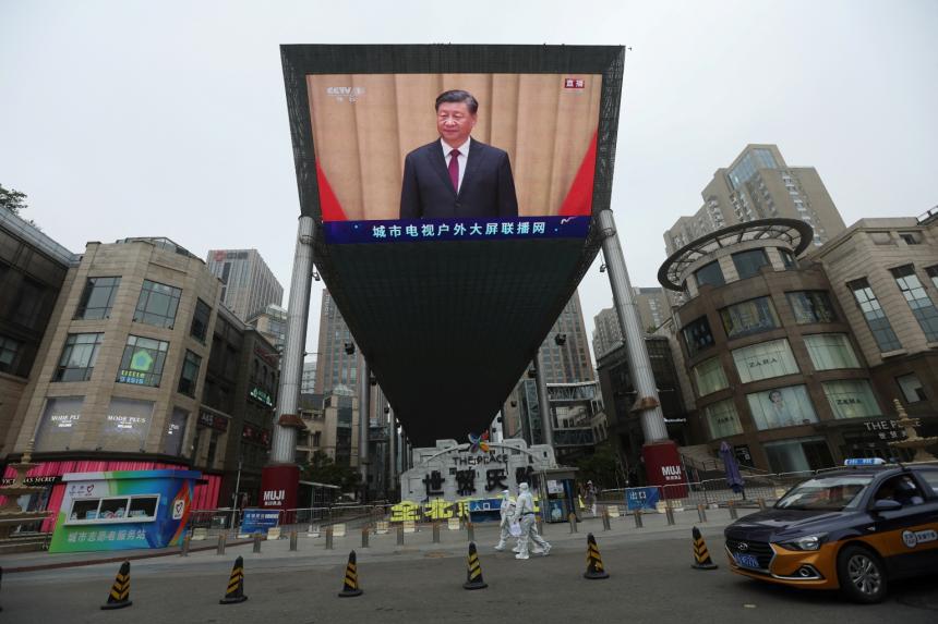 Một màn hình công cộng chiếu hình ảnh Chủ tịch Tập Cận Bình, tại Bắc Kinh, Trung Quốc. Ảnh: Reuters