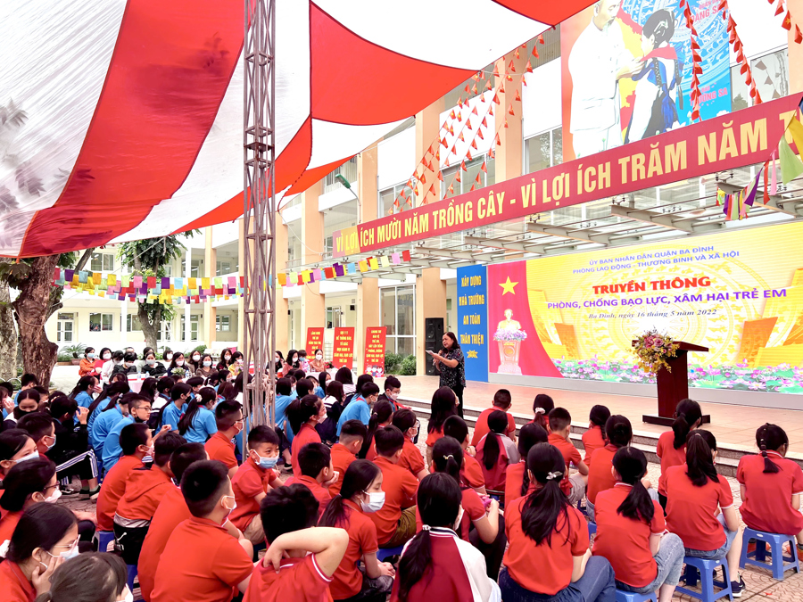 Gần 200 học sinh Tiểu học và THCS trên địa bàn quận Ba Đình được phổ biến kiến thức, kỹ năng về phòng, chống bạo lực, xâm hại trẻ em. 