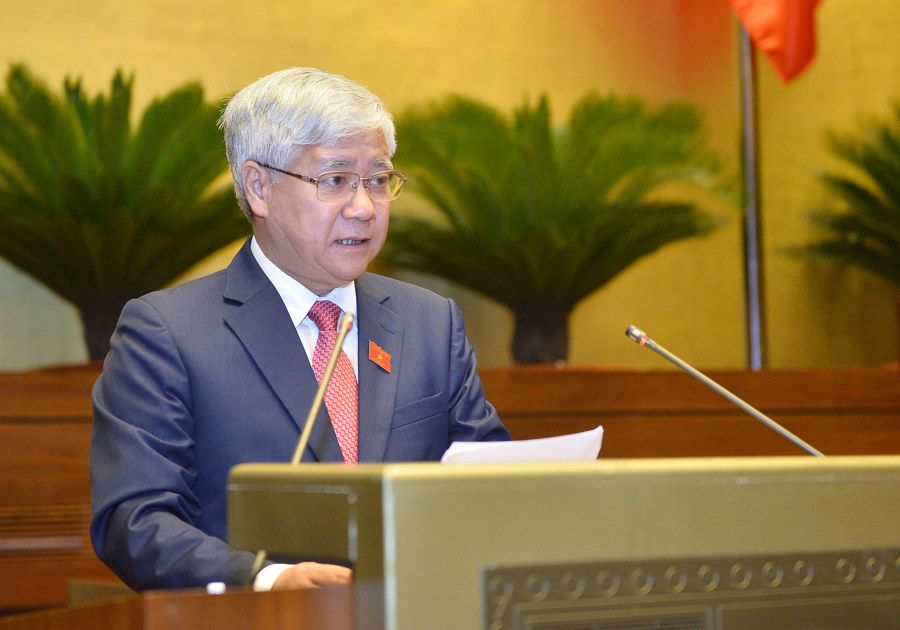 Chủ tịch Ủy ban Trung ương MTTQ Việt Nam Đỗ Văn Chiến trình bày báo cáo tại Kỳ họp thứ 3, Quốc hội khóa XV. 
