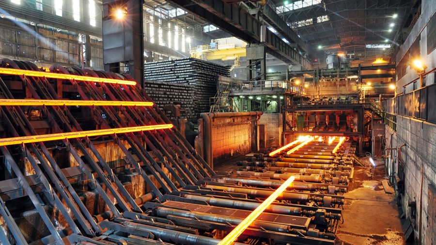 Sản lượng thép thô trung bình hàng ngày của các nhà máy thành viên của Hiệp hội Sắt thép Trung Quốc (CISA) trong ngày 1/7 đến ngày 10/7 đã giảm xuống còn 2,07 triệu tấn. (Ảnh: Mining.com)