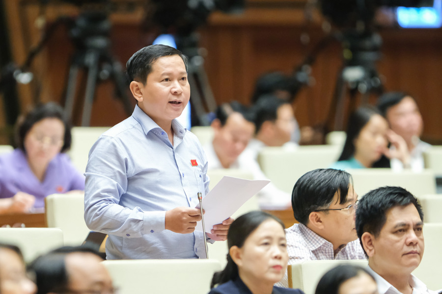 Đại biểu Tạ Minh Tâm (Đoàn ĐB Quốc hội tỉnh Tiền Giang) phát biểu tại Kỳ họp. Ảnh: Quochoi.vn