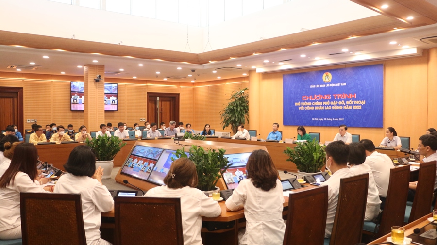 Các đại biểu tham dự chương trình Thủ tướng đối thoại với công nhân tại điểm cầu Hà Nội. 