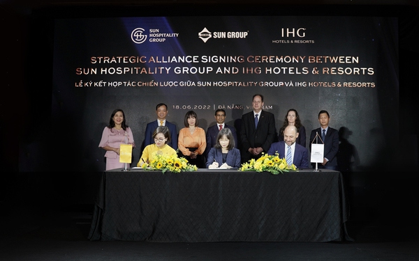 Lễ kí kết hợp tác chiến lược của Sun Hospitality Group và IHG Hotels & Resort