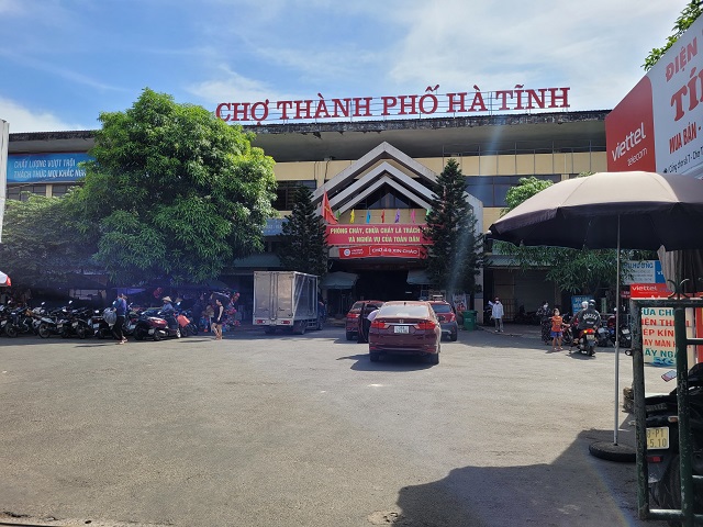 Chợ TP Hà Tĩnh nơi có hơn 2000 hộ kinh doanh các mặt hàng