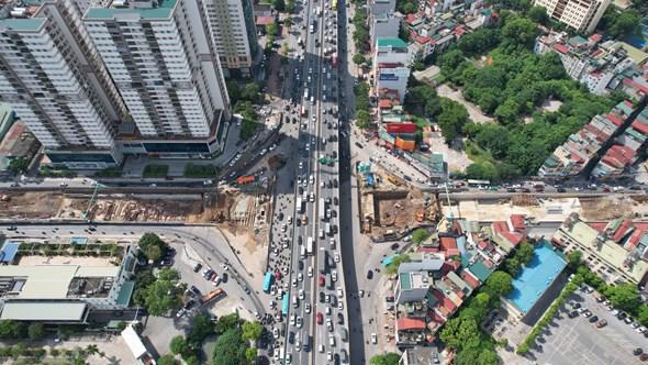 Dự án xây dựng hầm chui Lê Văn Lương đang bước vào giai đoạn xây dựng cuối cùng, dự kiến sẽ "về đích" vào giữa tháng 10/2022. Ảnh: Phạm Công. 