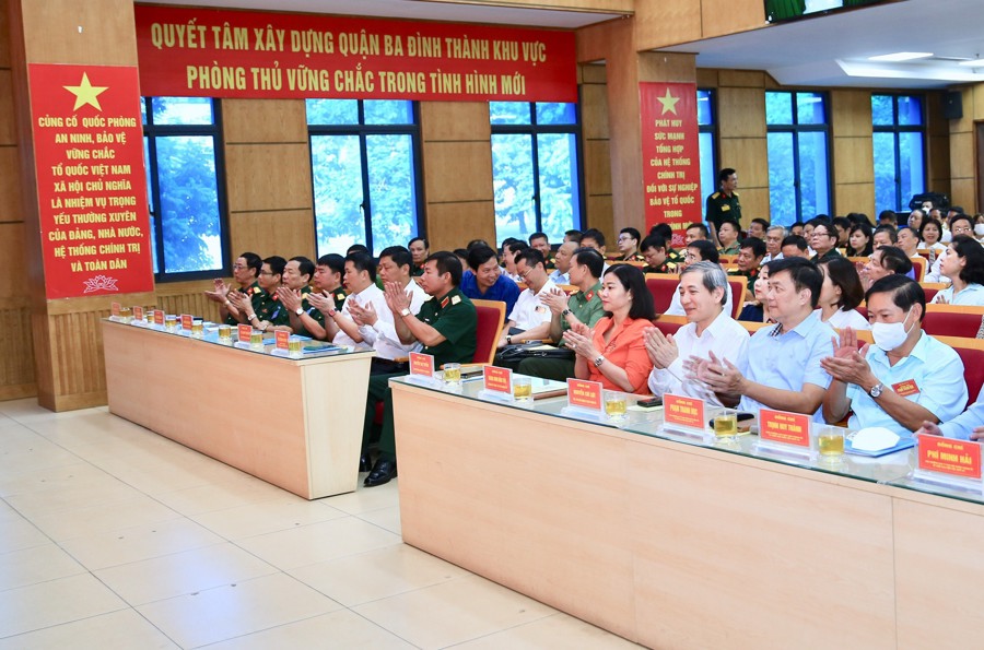 Các đại biểu tham dự khai mạc diễn tập khu vực phòng thủ quận Ba Đình năm 2022. 