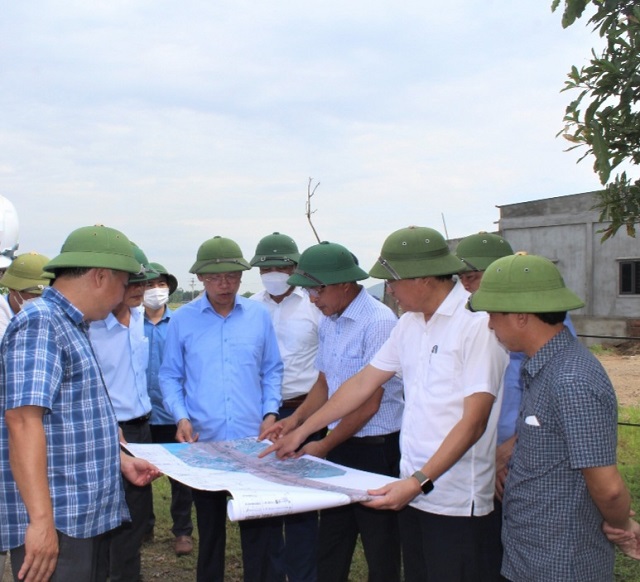 Lãnh đạo tỉnh Hà Tĩnh và các địa phương, đơn vị liên quan kiểm tra công tác giải phóng mặt bằng dự án cao tốc Bắc- Nam.